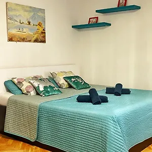 rezervați aici
