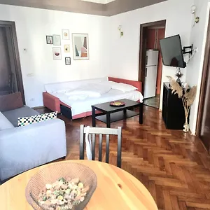 Chill & Relax - 3bdr Cozy & Roomy -near Old Town Apartament